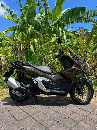 Honda ADV بني Road Sync