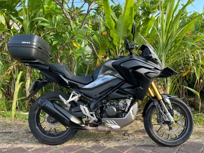 Honda CB150X أسود كامل + Box