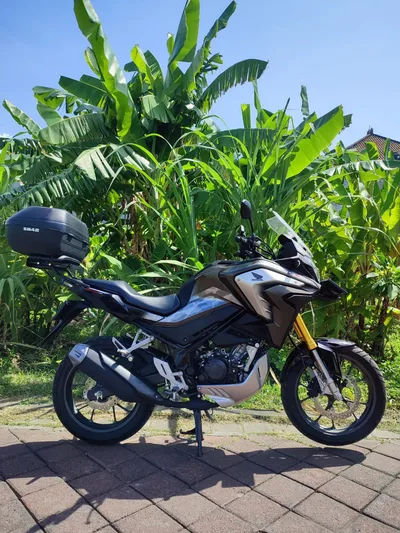 Honda CB150X بني