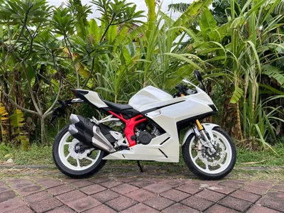 Honda CBR250RR أبيض-أزرق