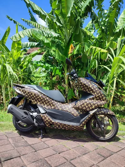 Honda PCX أسود (ABS)