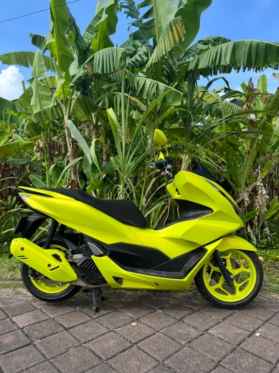 Honda PCX أصفر-أخضر (ABS)