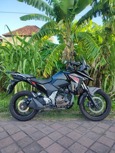 Suzuki V-Strom 250 أسود