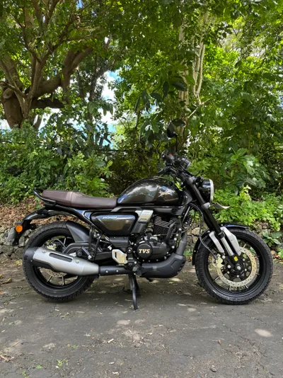 TVS Ronin 225 أسود كامل