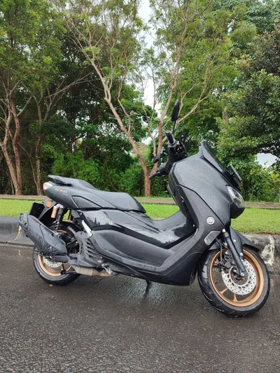 Yamaha Nmax أسود