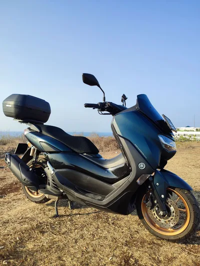 Yamaha Nmax أخضر داكن