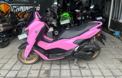 Yamaha Nmax وردي-بنفسجي