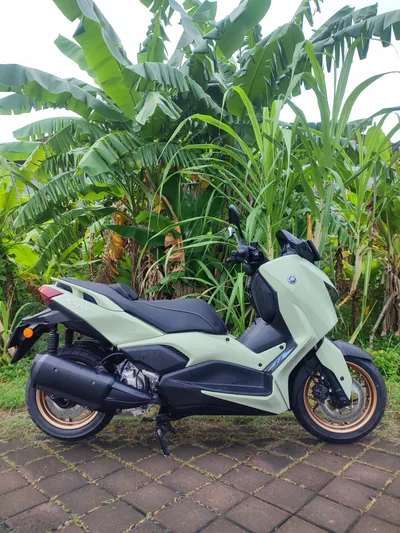 Yamaha Xmax رمادي